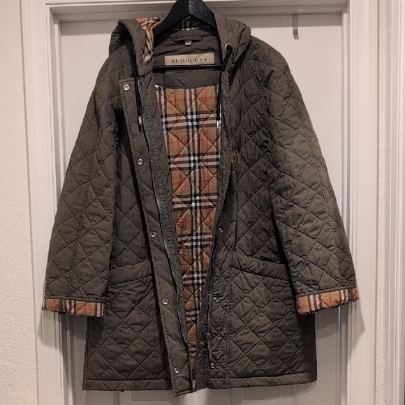 Burberry Diamond Quilted Hooded Coat - Picture 3 of 8